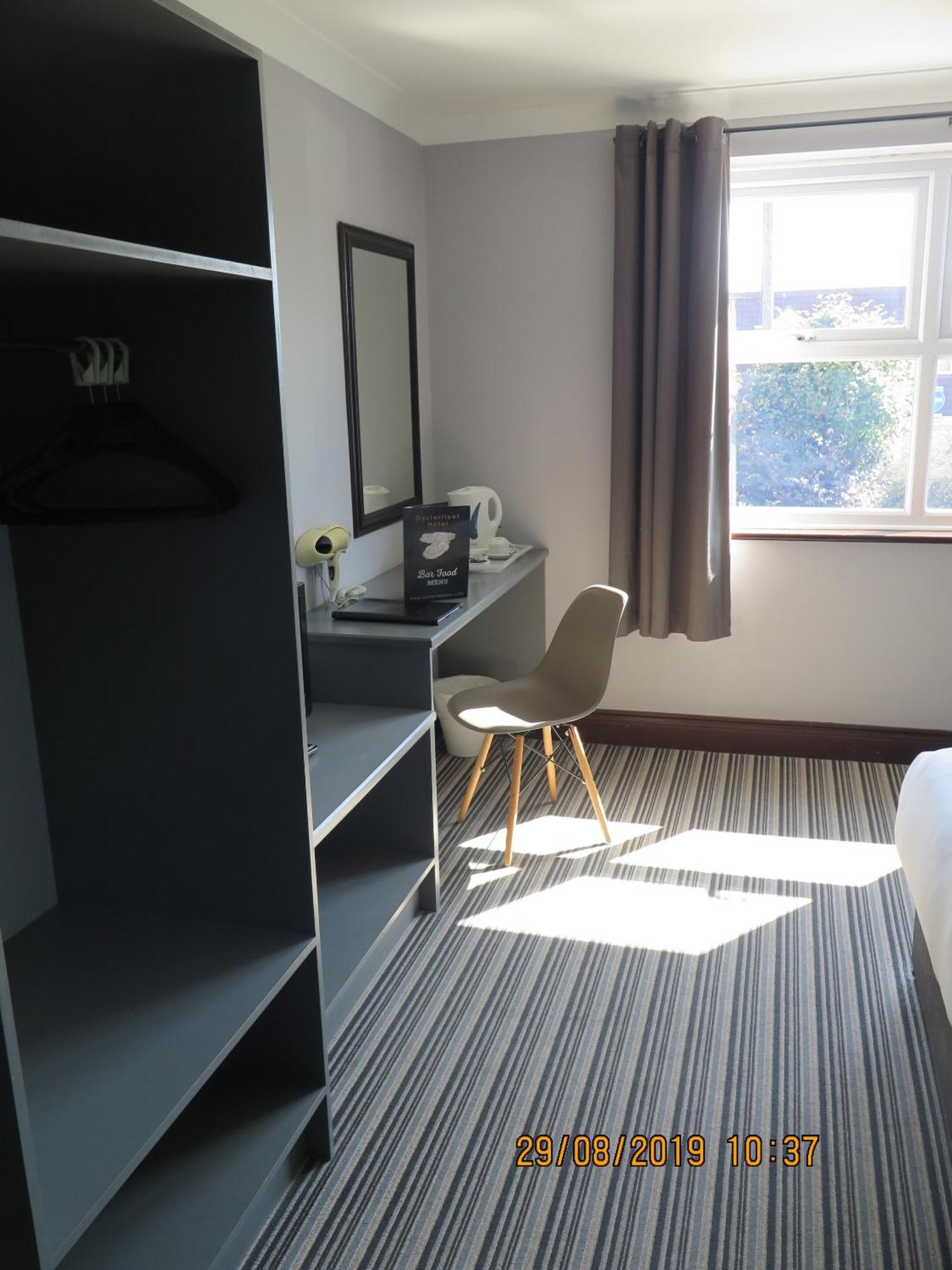 Oyster Fleet Hotel Canvey Island エクステリア 写真